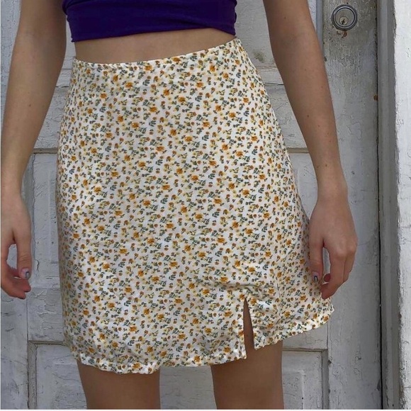 Hollister Ultra High Rise Floral Mini Skirt - Picture 1 of 7